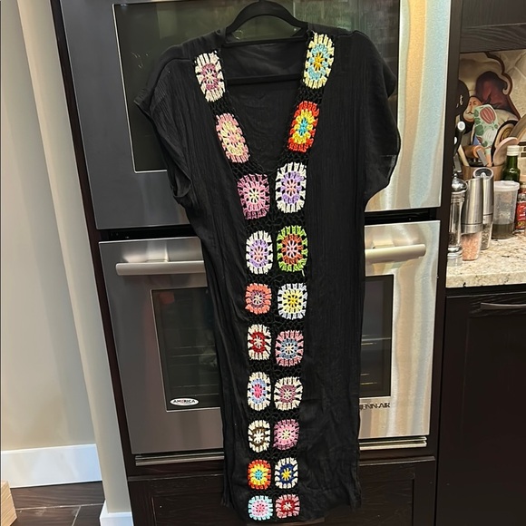 Black‎ Sheath Dress with Dolman Sleeves and Crew Neck - Picture 1 of 5